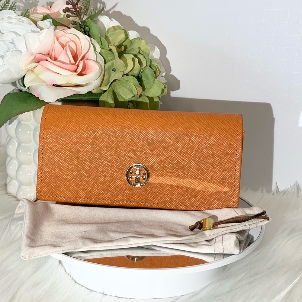 Tory Burch Eye/sunglass case with Dustbag & Tory Burch Charm - Picture 2 of 9